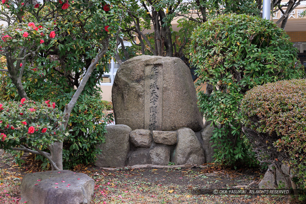 尼崎城本丸天守跡石碑