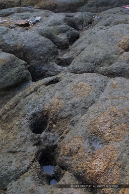 甘崎城の岩礁ビット｜高解像度画像サイズ：878 x 1317 pixels｜写真番号：127-2732_IMG｜撮影：Canon EOS D30