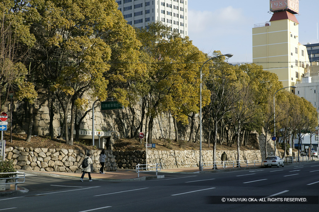 神戸市立花隈駐車場の復興石垣