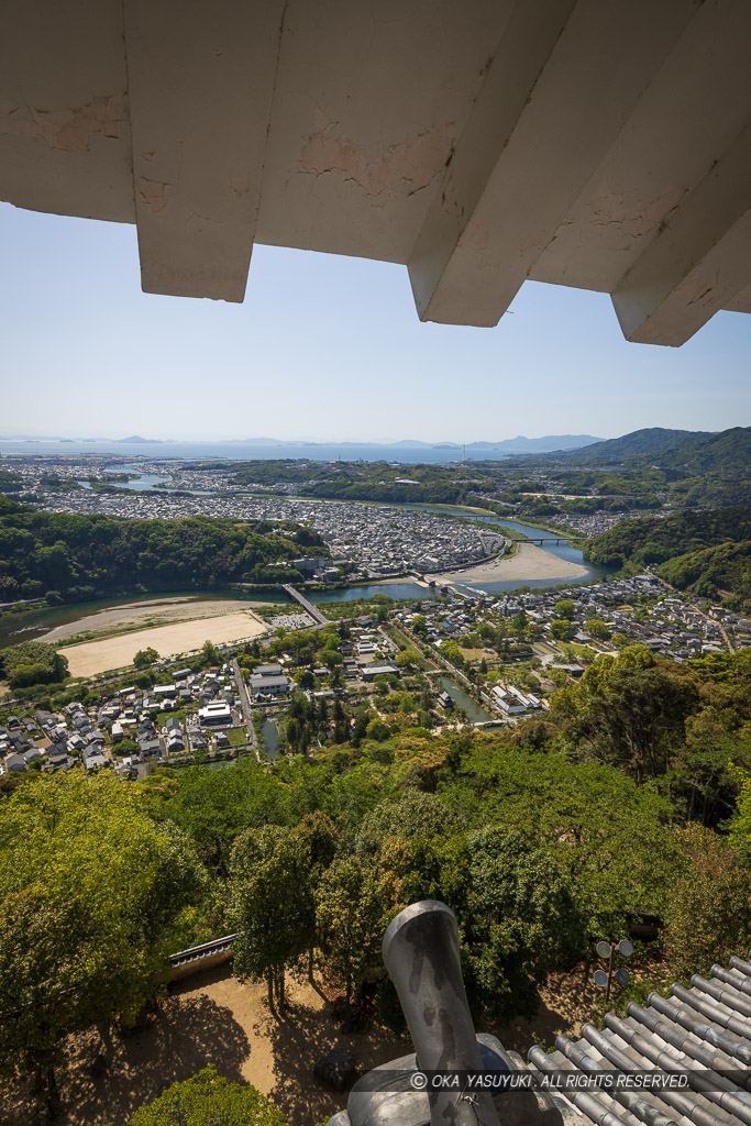 岩国城から御土居・錦川・城下・瀬戸内海を望む