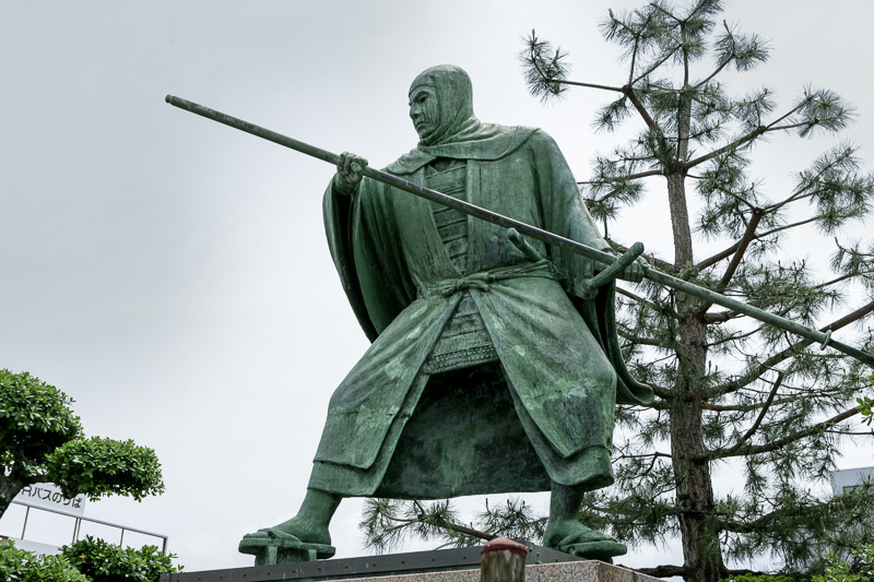 紀伊田辺城　写真ライブラリー：武蔵坊弁慶の銅像