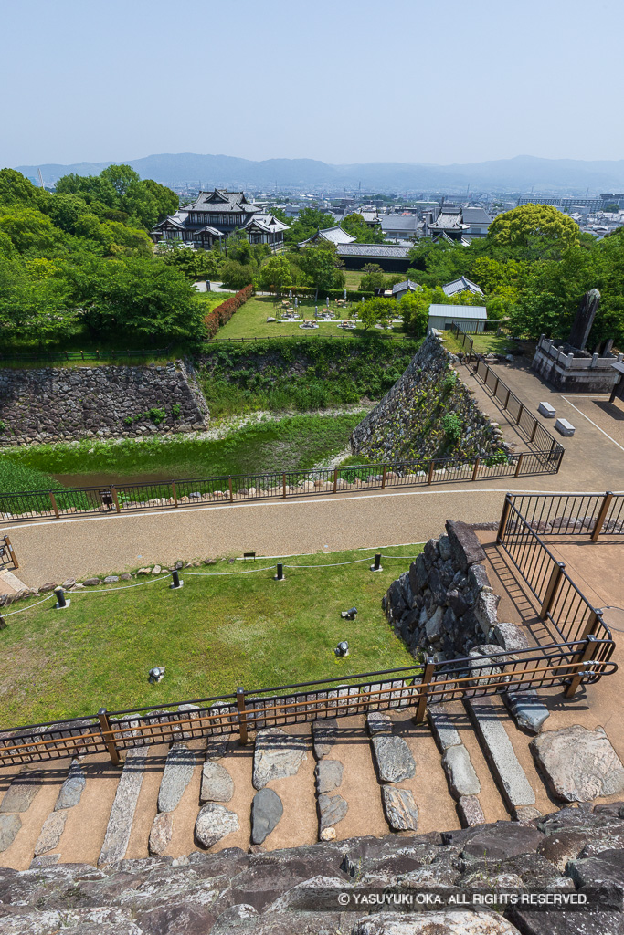 天守台から東を望む