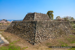 本丸石垣と天守台 | 高解像度画像サイズ：8688 x 5792 pixels | 写真番号：5DSA5373 | 撮影：Canon EOS 5DS