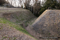 空堀と馬出（右） | 高解像度画像サイズ：8192 x 5464 pixels | 写真番号：344A7952 | 撮影：Canon EOS R5