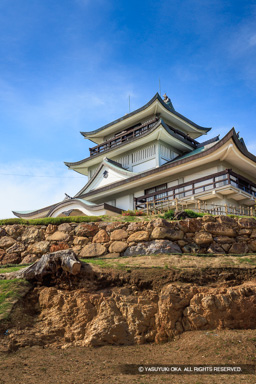 主郭部東石垣と岩盤 | 高解像度画像サイズ：5464 x 8192 pixels | 写真番号：344A9666 | 撮影：Canon EOS R5