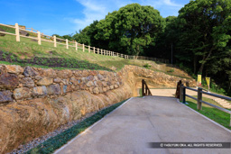 大手道の岩盤と石垣 | 高解像度画像サイズ：8192 x 5464 pixels | 写真番号：344A9715-Edit | 撮影：Canon EOS R5