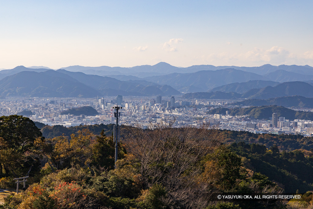 駿府城・賤機山城を望む