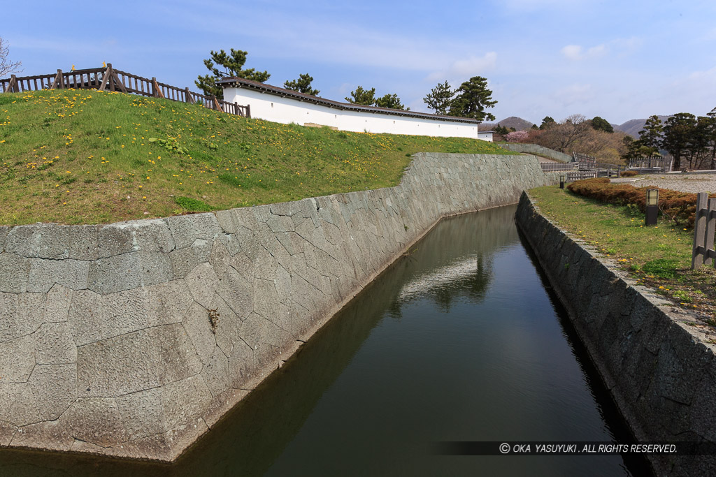 松前城二ノ丸土居と堀