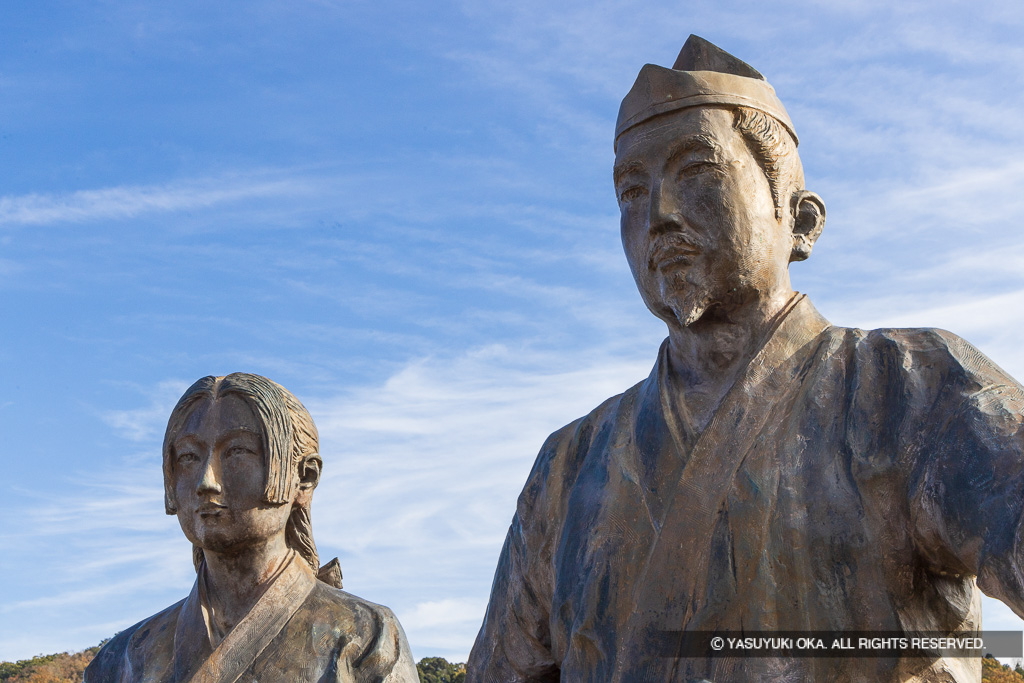 源頼朝と北条政子の銅像