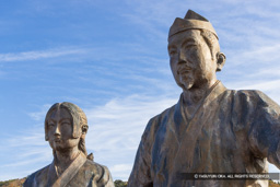 源頼朝と北条政子の銅像 | 高解像度画像サイズ：8192 x 5464 pixels | 写真番号：344A5109 | 撮影：Canon EOS R5