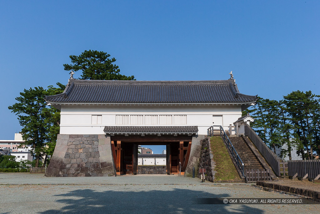 銅門・城内側